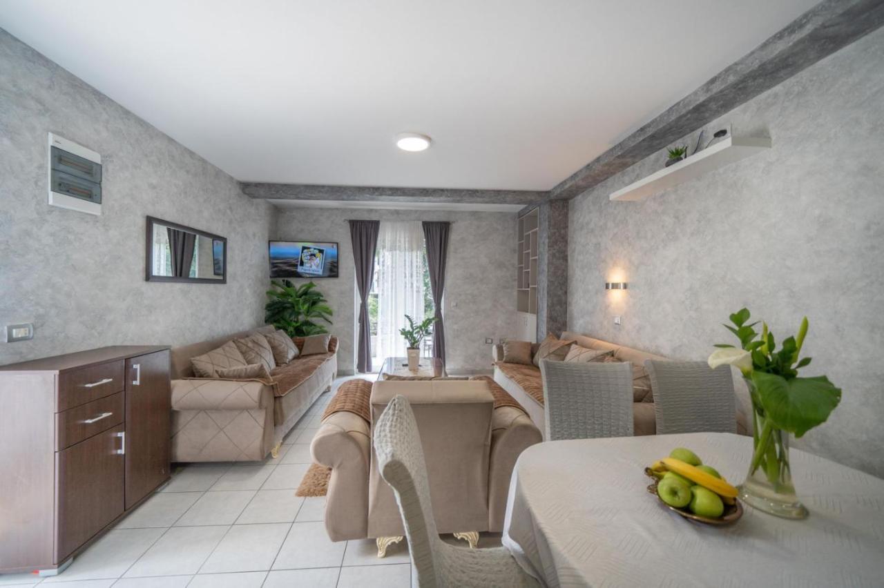 Apartman Anja Risan Εξωτερικό φωτογραφία
