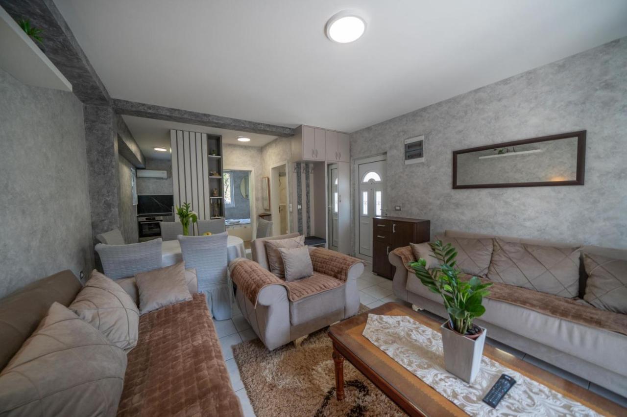 Apartman Anja Risan Εξωτερικό φωτογραφία