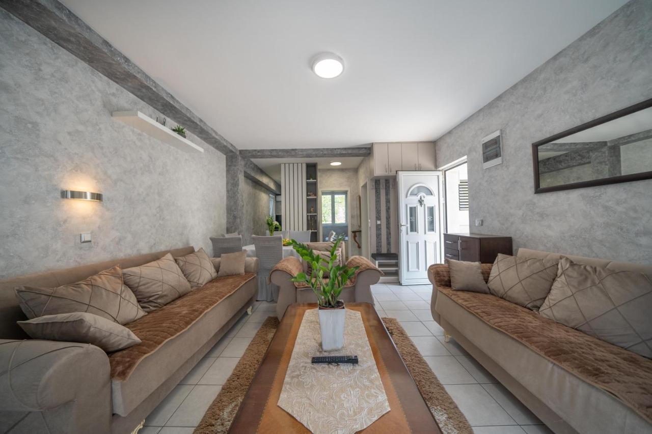 Apartman Anja Risan Εξωτερικό φωτογραφία